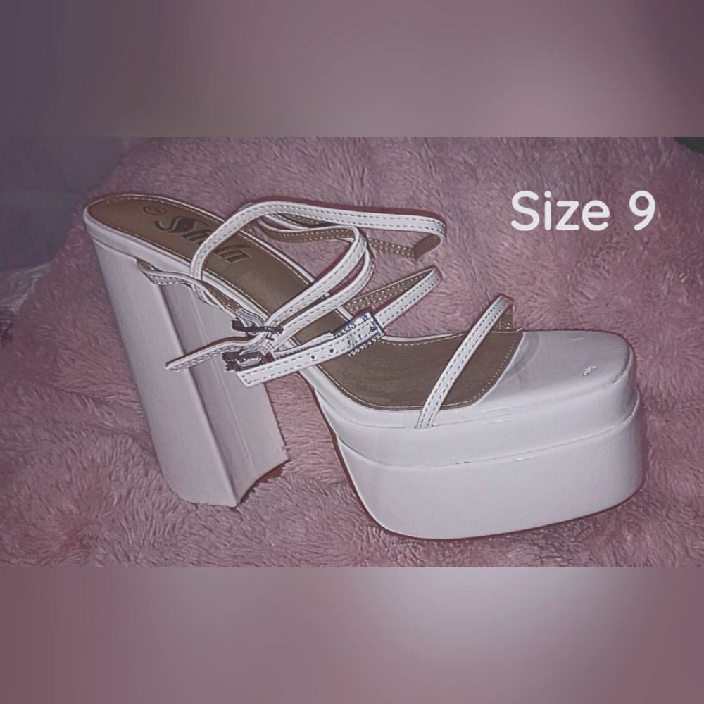White Chunky Heels✯